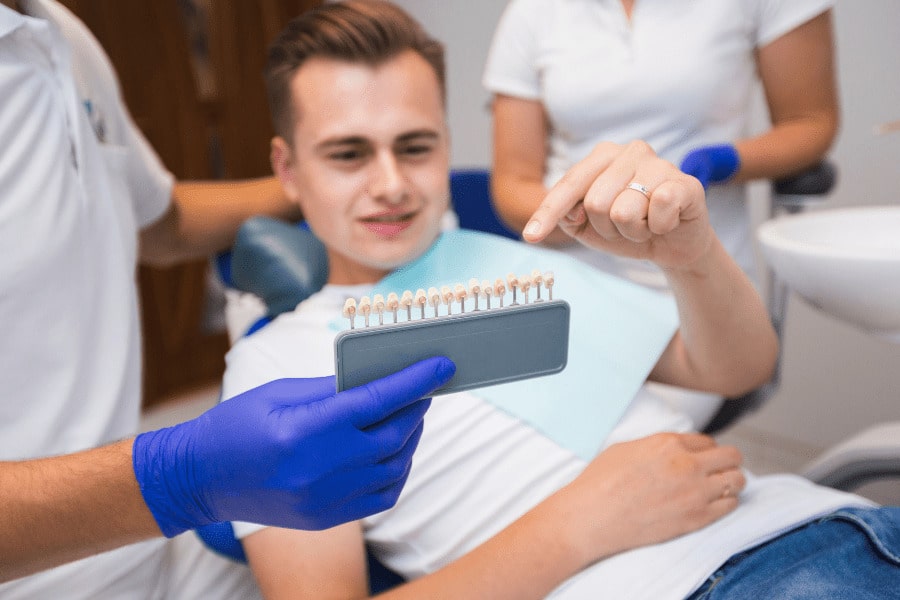 Teeth Bonding vs Veneers: Which one Right for You?