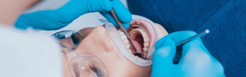 Oral Surgeon vs. Prosthodontist Oral Surgeon vs. Prosthodontist
